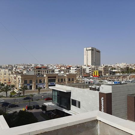 Furnished Apartments Near Mcdonald'S Al-Madina Al-Monawara St Amman Exteriör bild