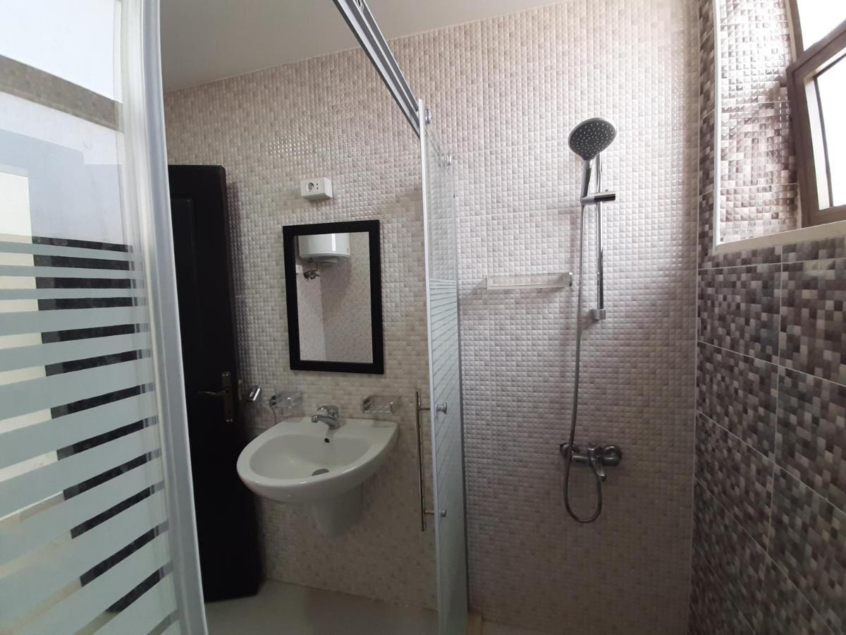 Furnished Apartments Near Mcdonald'S Al-Madina Al-Monawara St Amman Exteriör bild