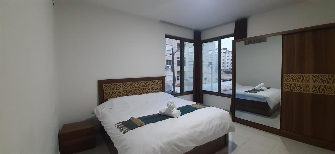 Furnished Apartments Near Mcdonald'S Al-Madina Al-Monawara St Amman Exteriör bild