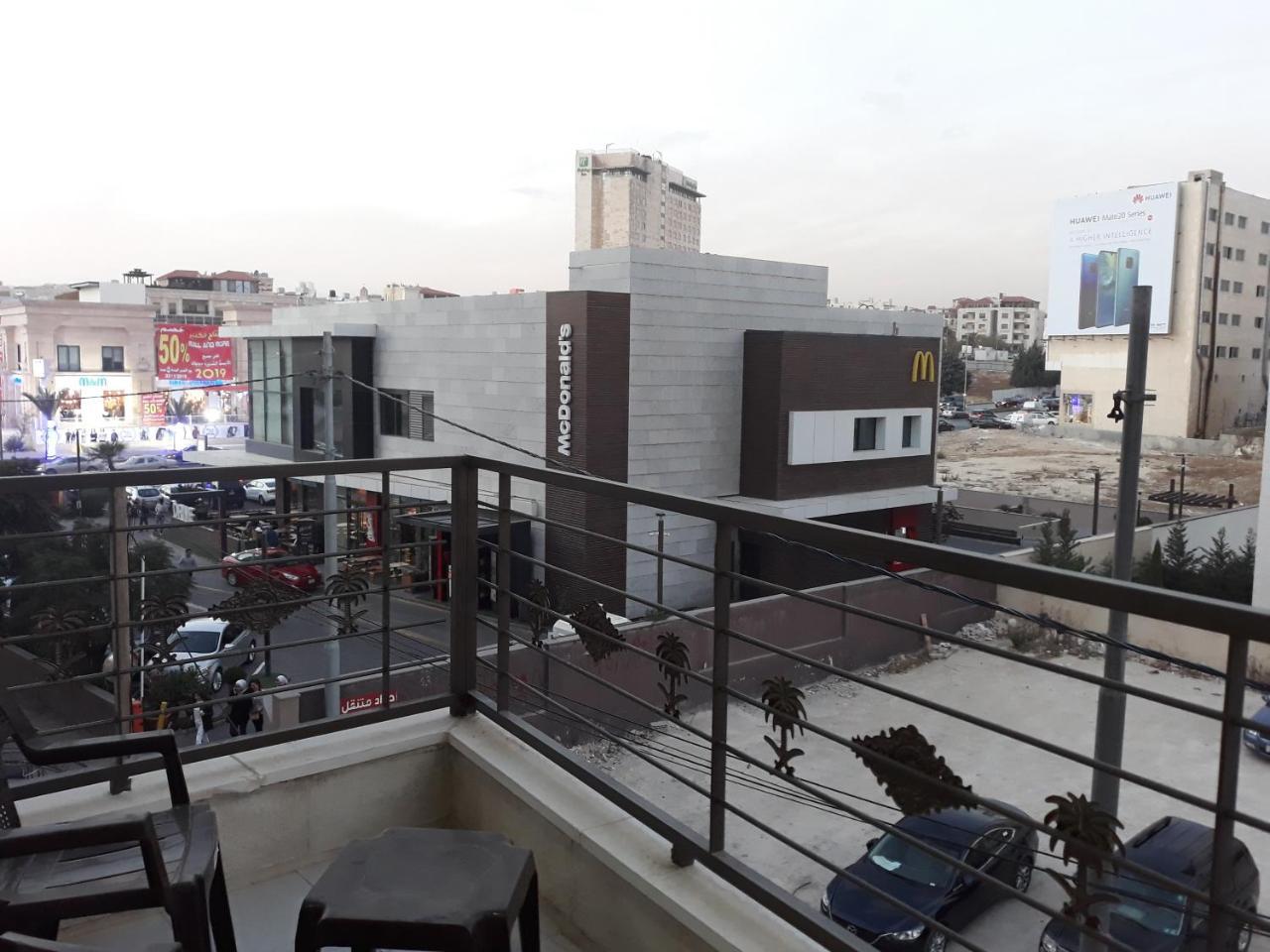 Furnished Apartments Near Mcdonald'S Al-Madina Al-Monawara St Amman Exteriör bild